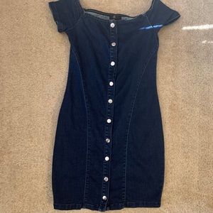 Denim dress .off the shoulder MISSGUIDED